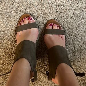 Halogen wedges size 8